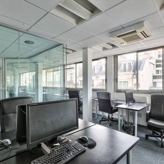 Bureau privé 60 m² 11 postes Location bureau Rue des Sablons Paris 75016 - photo 3