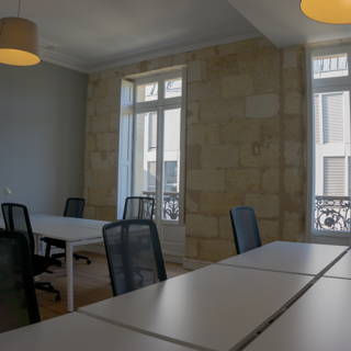 Bureau privé 39 m² 10 postes Location bureau Rue Crozilhac Bordeaux 33000 - photo 9