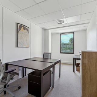 Bureau privé 14 m² 3 postes Coworking Rue Paul Langevin Aix-en-Provence 13290 - photo 1