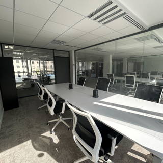 Bureau privé 39 m² 6 postes Coworking Rue de Villiers Levallois-Perret 92300 - photo 2