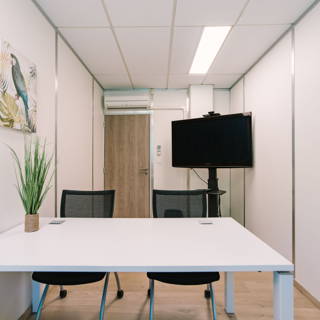 Bureau privé 12 m² 1 poste Coworking Rue Robert Caumont Bordeaux 33300 - photo 3