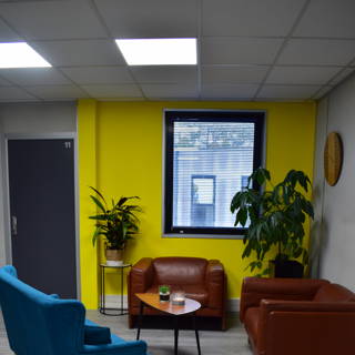 Bureau privé 13 m² 2 postes Coworking Rue des Commeres Coignières 78310 - photo 7