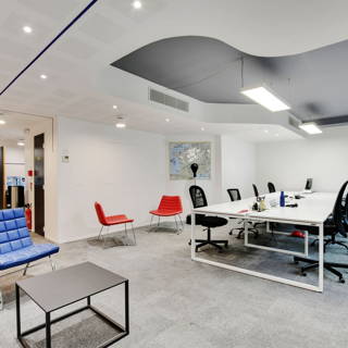 Bureau privé 45 m² 10 postes Coworking Rue Christophe Colomb Paris 75008 - photo 1