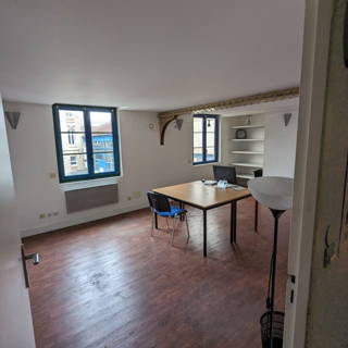 Bureau privé 24 m² 3 postes Coworking Rue Achard Bordeaux 33300 - photo 2
