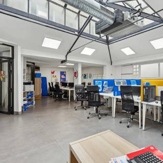 Bureau privé 400 m² 60 postes Coworking Rue de Cîteaux Paris 75012 - photo 3