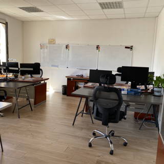 Bureau privé 32 m² 5 postes Coworking Cours Mirabeau Marignane 13700 - photo 3