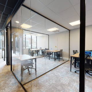 Bureau privé 11 m² 4 postes Coworking Rue Saint-Etienne Lille 59800 - photo 2