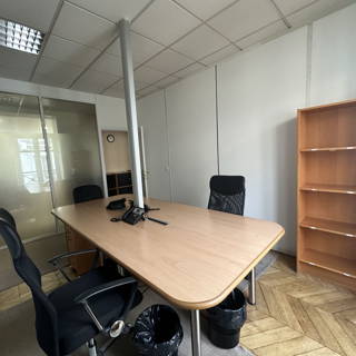 Bureau privé 20 m² 6 postes Coworking Rue des Saussaies Paris 75008 - photo 3