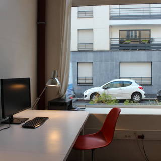 Bureau privé 12 m² 2 postes Coworking Rue Vergniaud Paris 75013 - photo 1