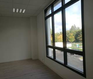 Bureau privé 15 m² 2 postes Coworking Boulevard des Artisans Bailly-Romainvilliers 77700 - photo 1
