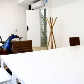 Bureau privé 40 m² 8 postes Location bureau Rue Bichat Paris 75010 - photo 4