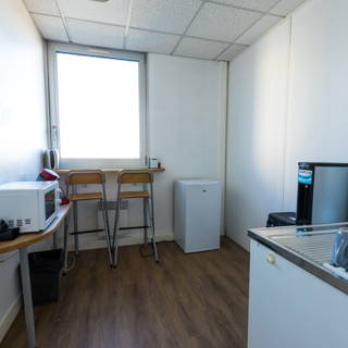 Bureau privé 13 m² 2 postes Coworking Avenue de la République Lille 59800 - photo 4