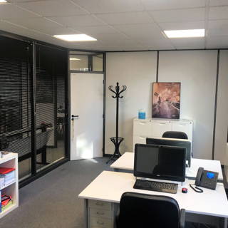 Bureau privé 20 m² 2 postes Coworking Rue des Gaudines Saint-Germain-en-Laye 78100 - photo 1